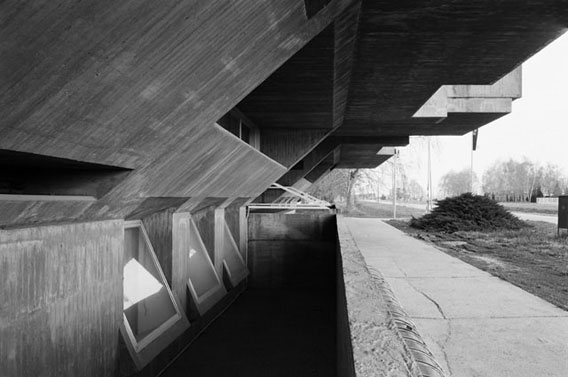 Büro- und Versandgebäude Elektroslavonija, Osijek, Kroatien, 1973. Architekt: Boris Krstulović. Foto: Thaler